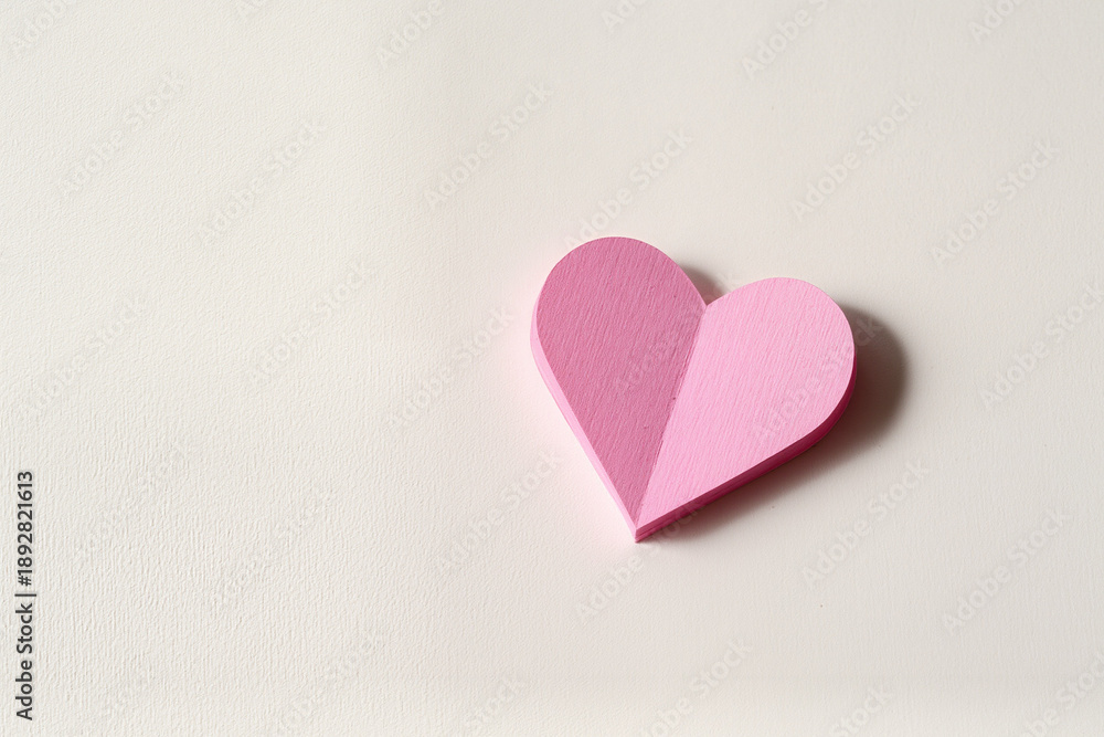 Fototapeta premium Minimal pink paper heart Valentines background
