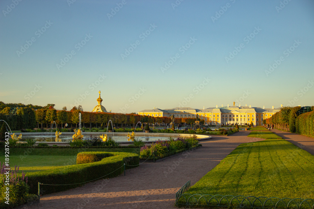 Obraz premium Palace Gardens and Central Alley of Peterhof