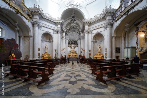 Quadro em tela The interior of the Chiesa della Badia di Sant'Agata in Catania.