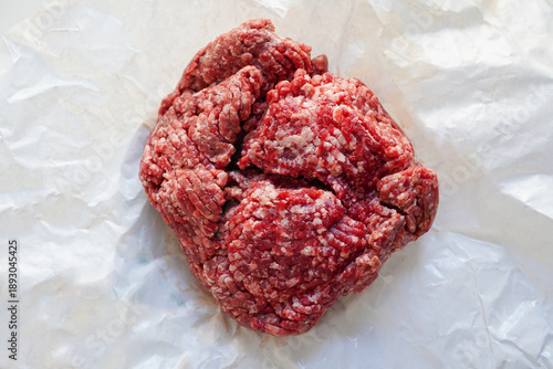 白背景の牛ミンチ　俯瞰撮影
