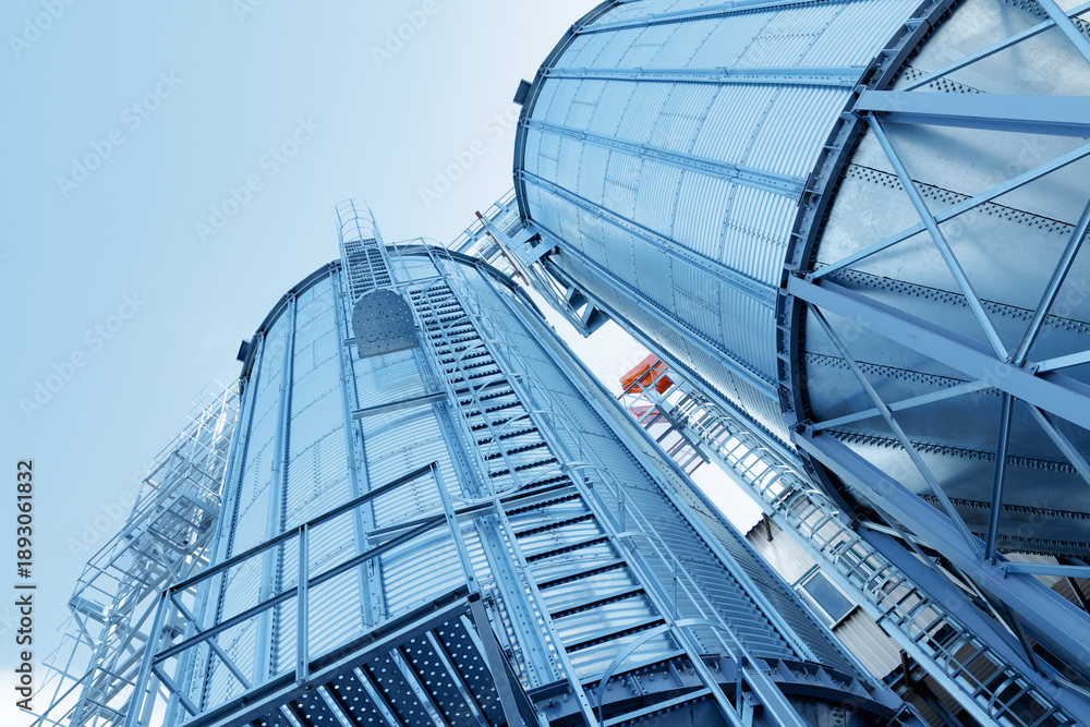 Ταπετσαρία Industrial agricultural silos for storage and drying of grains, wheat, corn, soy, sunflower, blue tinting
