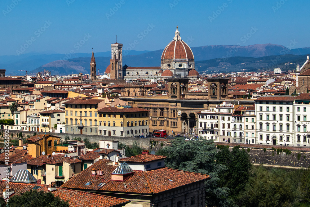 Obraz premium A beatiful view of the city Florence with the view to the Cathedral of Santa Maria del Fiore