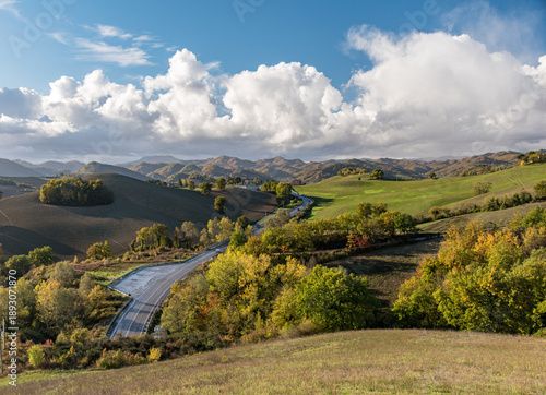 Quadro su tela Autumn view of the hills and countryside near Sant’Angelo in Vado in the interio
