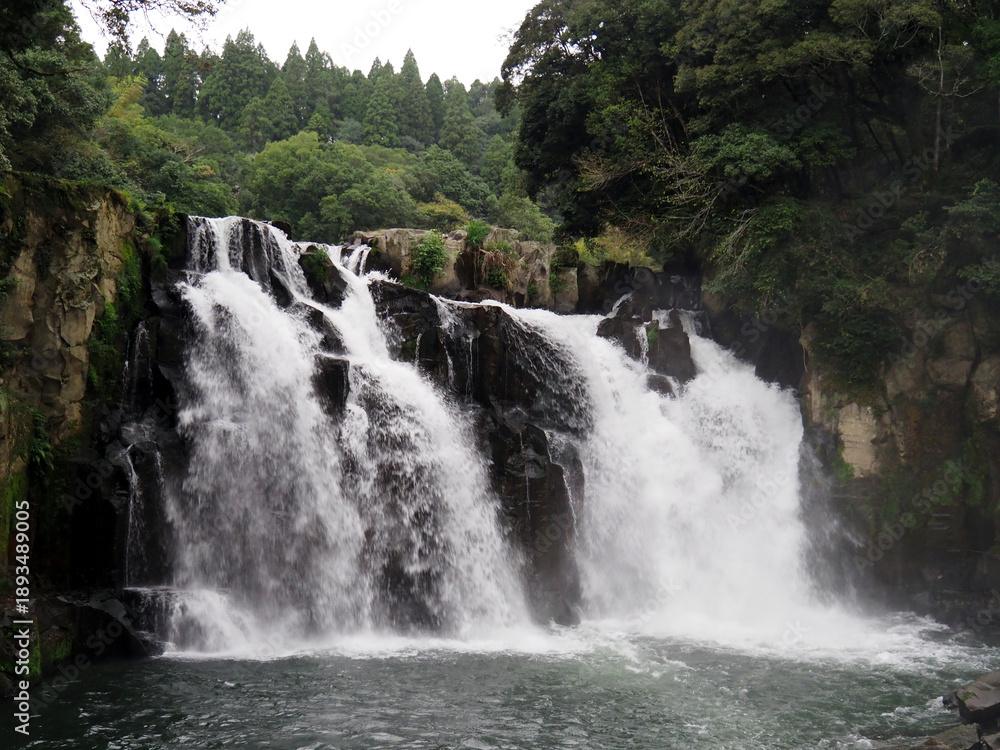Fototapeta premium 関之尾滝