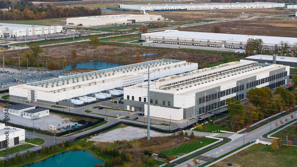 Obraz premium New Albany, Ohio , a Data center hub aerial view hosting cloud computing infrastructure