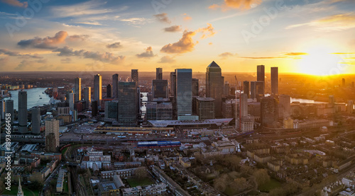 Fényképezés Panoramic aerial view of the financial district Canary Wharf in London, with Pop