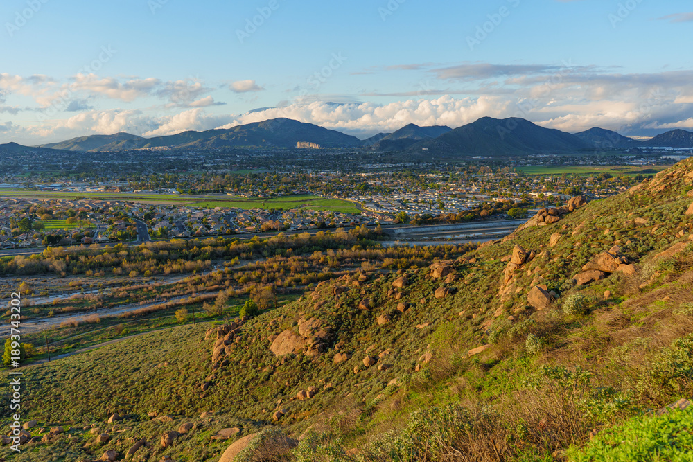 Fototapeta premium Panoramic Riverside California Landscape from Mount Rubidoux Trails