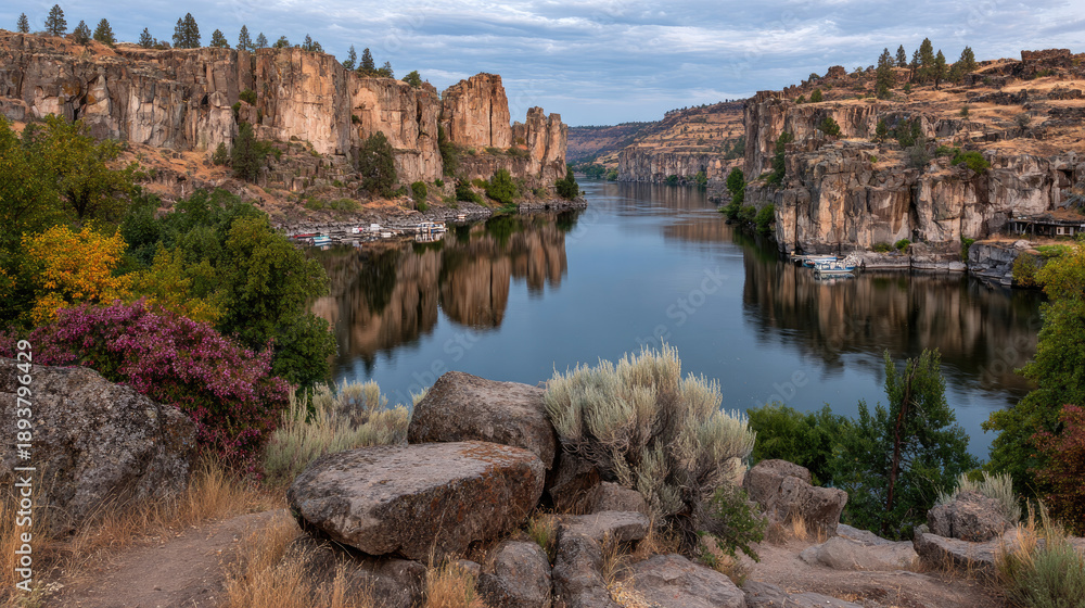 Fototapeta premium Scenic Snake River Canyon in Idaho with reflections and rock formations.