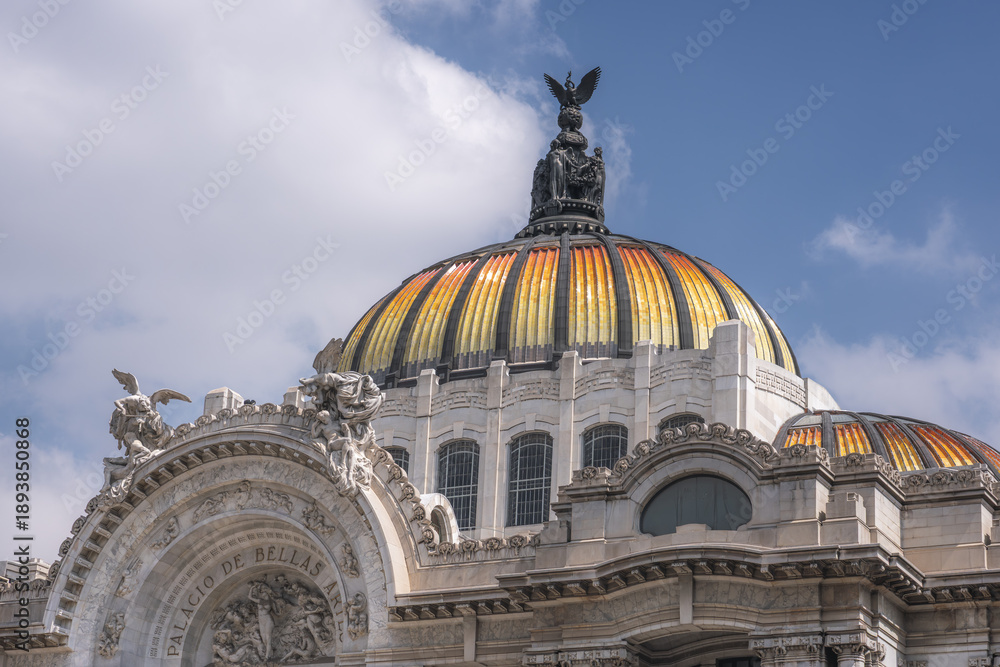 Fototapeta premium Palacio de Bellas Artes Dome (Palace of Fine Arts) - Mexico City, Mexico
