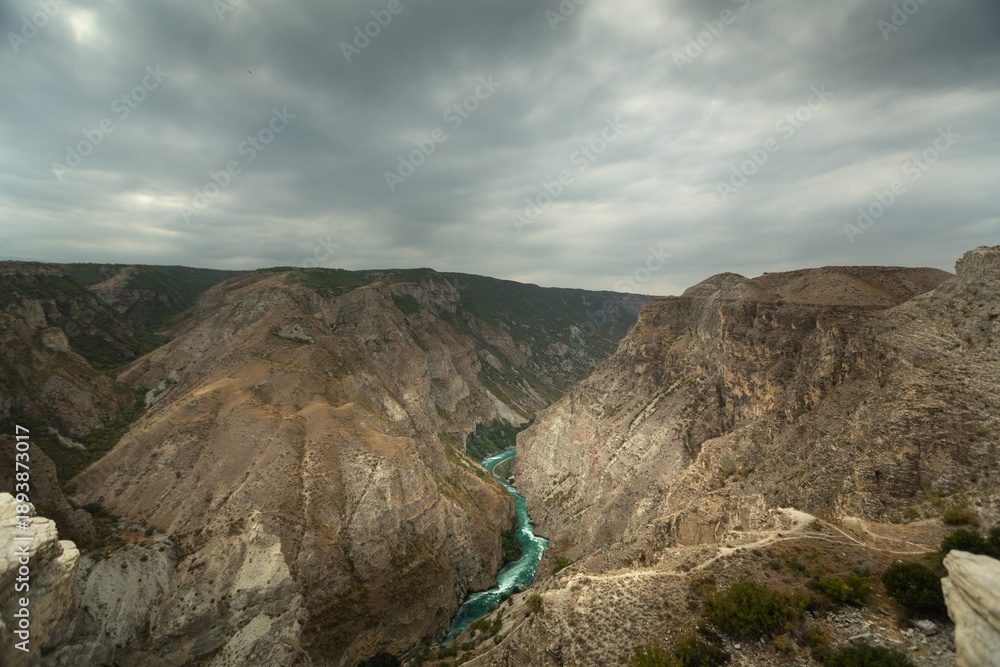 Obraz premium Mountain landscape valley panorama and elevator