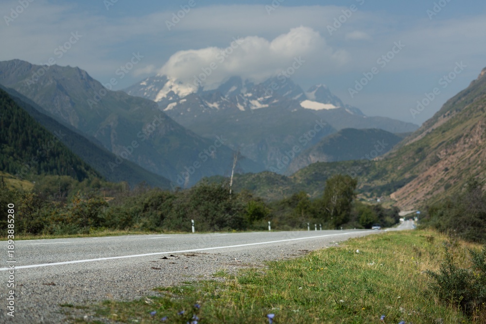 Obraz premium Winding to mountain peaks. Beautiful mountain landscape.