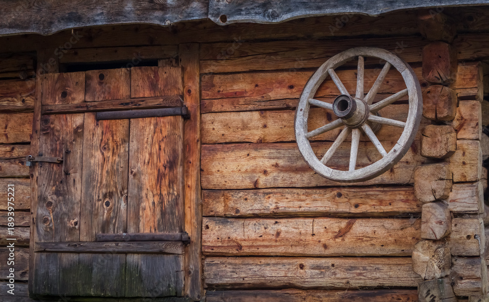 Obraz premium Traditional Carpathian Log Barn with Tiled Roof