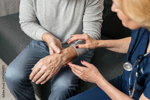 Quadro su tela Doctor visits senior man at home for health consultation and treatment