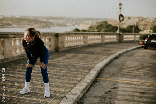 Fotografía Woman exercises outdoors in Malta during the early morning hours