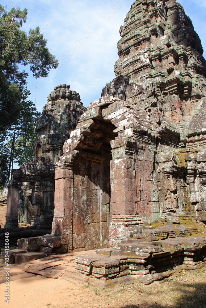 Fototapeta premium ancient ruined hindu and buddhist khmer temple (preah khan) in angkor in siem reap in cambodia