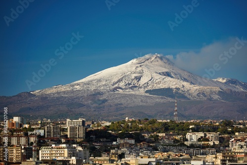 Tableau sur toile The smoking volcano Etna towers over Catania.