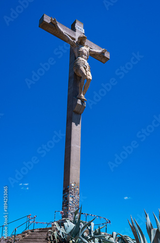 Cuadro en lienzo Silueta de Cristo crucificado, simbolismo religioso y espiritual