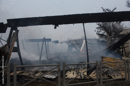 Wallpaper Mural Restes de bâtiments détruits par un incendie Torontodigital.ca