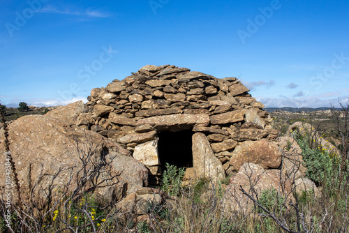 Wallpaper Mural orri, abri de berger dans les Pyrénées orientales Torontodigital.ca