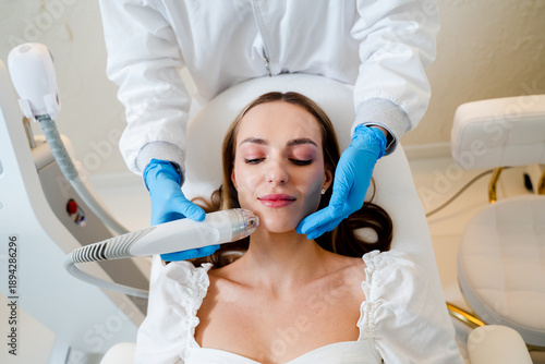 Φωτογραφία Needle fractional RF facial lifting with advanced radiofrequency for skin rejuvenation