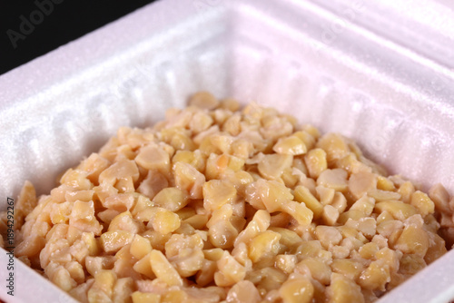 パック入りのひきわり納豆　クローズアップ