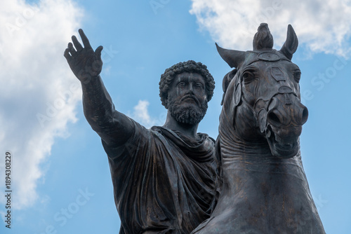 Bilde på lerret Bronze equestrian statue, raised hand