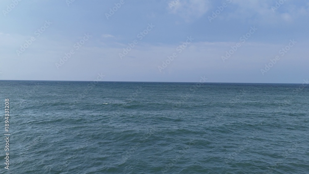 Fototapeta premium Vast Blue Ocean and Clear Sky Horizon