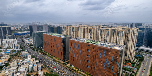 Fotografie Hyderabad hitec city skyline with traffic and modern buildings