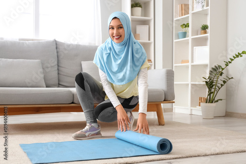 Sporty young Muslim woman i...