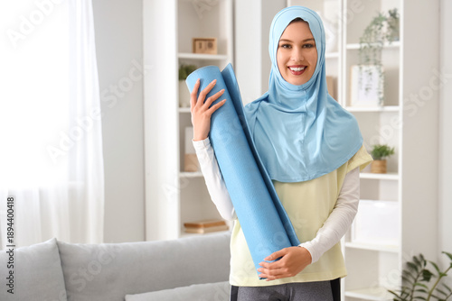 Sporty young Muslim woman i...