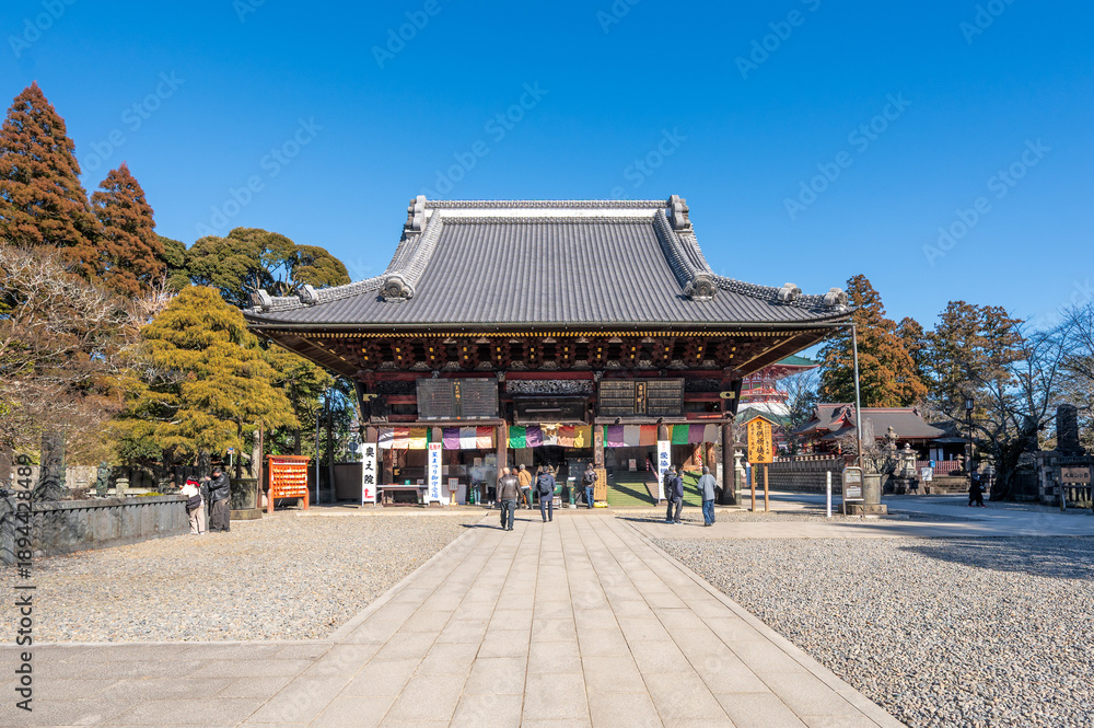 Obraz premium 参道から望む成田山新勝寺 光明堂の風景
