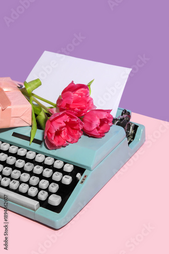 Vintage typewriter, gift bo...