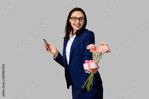 Portrait of young businessw...