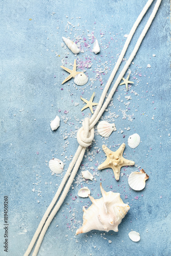 Seashells and starfishes wi...