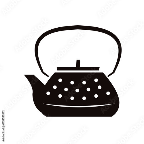 茶道具　シンプルな鉄瓶　鉄急須　モノクロ