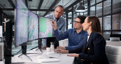 Schilderij op canvas Team Of Diverse Professionals Using GIS
