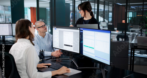 фотографія Corporate Bookkeeper Uses Automation To Manage Billing