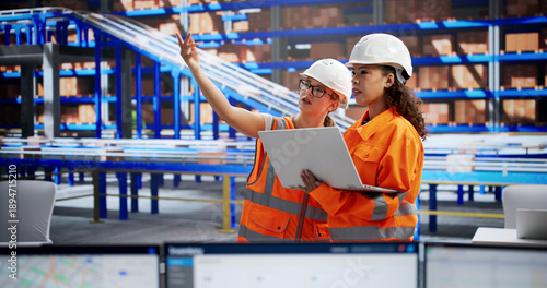 Konstfotografi Efficient Warehouse Management: OSHA Compliance And Inventory Inspection