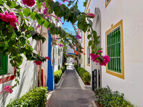 Gasse im Fischerort Puerto de Mogan auf Gran Canaria, Kanarische Inseln