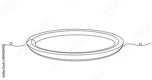 Minimalist line drawing of a simple circular plate design. Non editable stroke