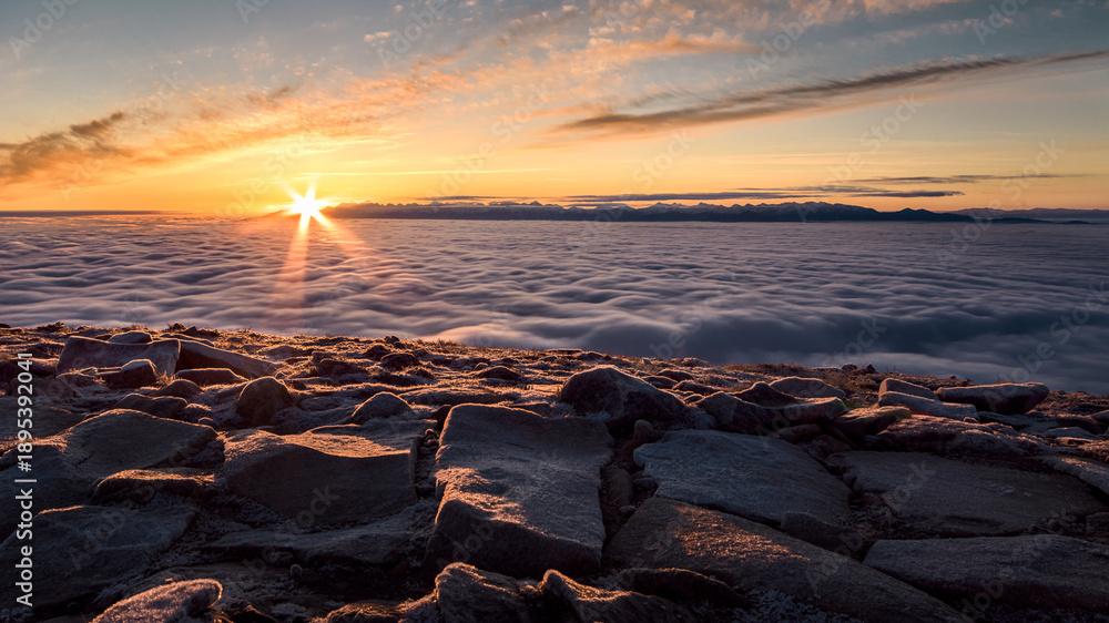 Obraz premium Sunrise at Babia Góra mountain, Poland