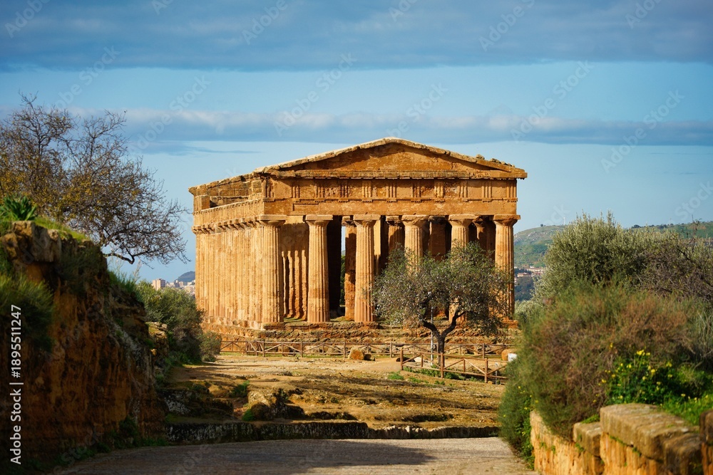 Fototapeta premium The Temple of Concord in Agrigento is one of the best preserved temples of antiquity.