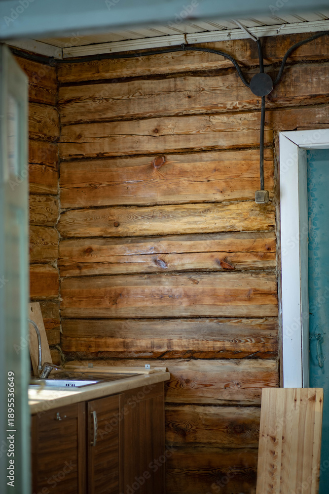 Obraz premium a wooden beam wall in the kitchen