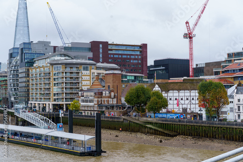 Εκτύπωση καμβά London's Bankside on the River Thames, featuring The Shard, Shakespeare's Globe, modern architecture, and ongoing construction under a cloudy sky