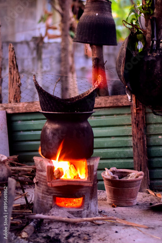 Steamers and bamboo steamers are used in rural areas to steam sticky rice.