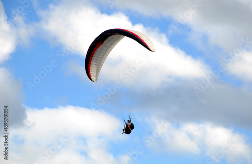 Capture the essence of freedom with exclusive paragliding photos above the clouds. High-impact visual images that convey the desire to fly and the courage to overcome limits. Acquire the extraordinary