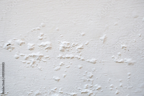Fotografía Peeling and Bubbling White Paint on Concrete Wall Texture Background