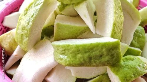 Sliced ​​guava, a refreshing tropical fruit, is perfect as a snack.