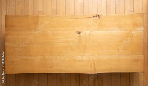 食卓のテーブル　木目　天板