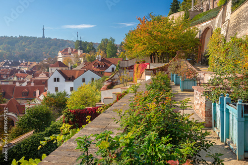 Fotografi Prague - The look from the Ledeburska garden under the Castle to Mala Strana and Petrin